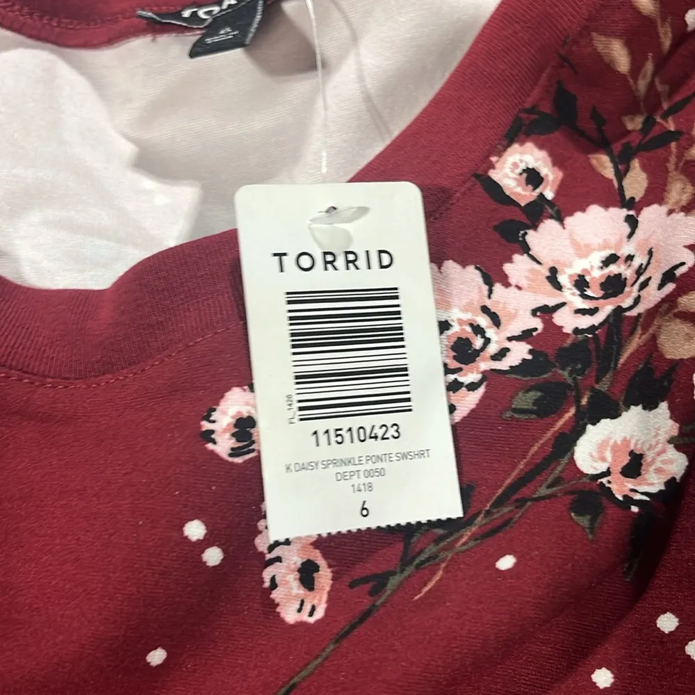 NWT Torrid women’s plus size floral sweatshirt size 6X. - Image 7