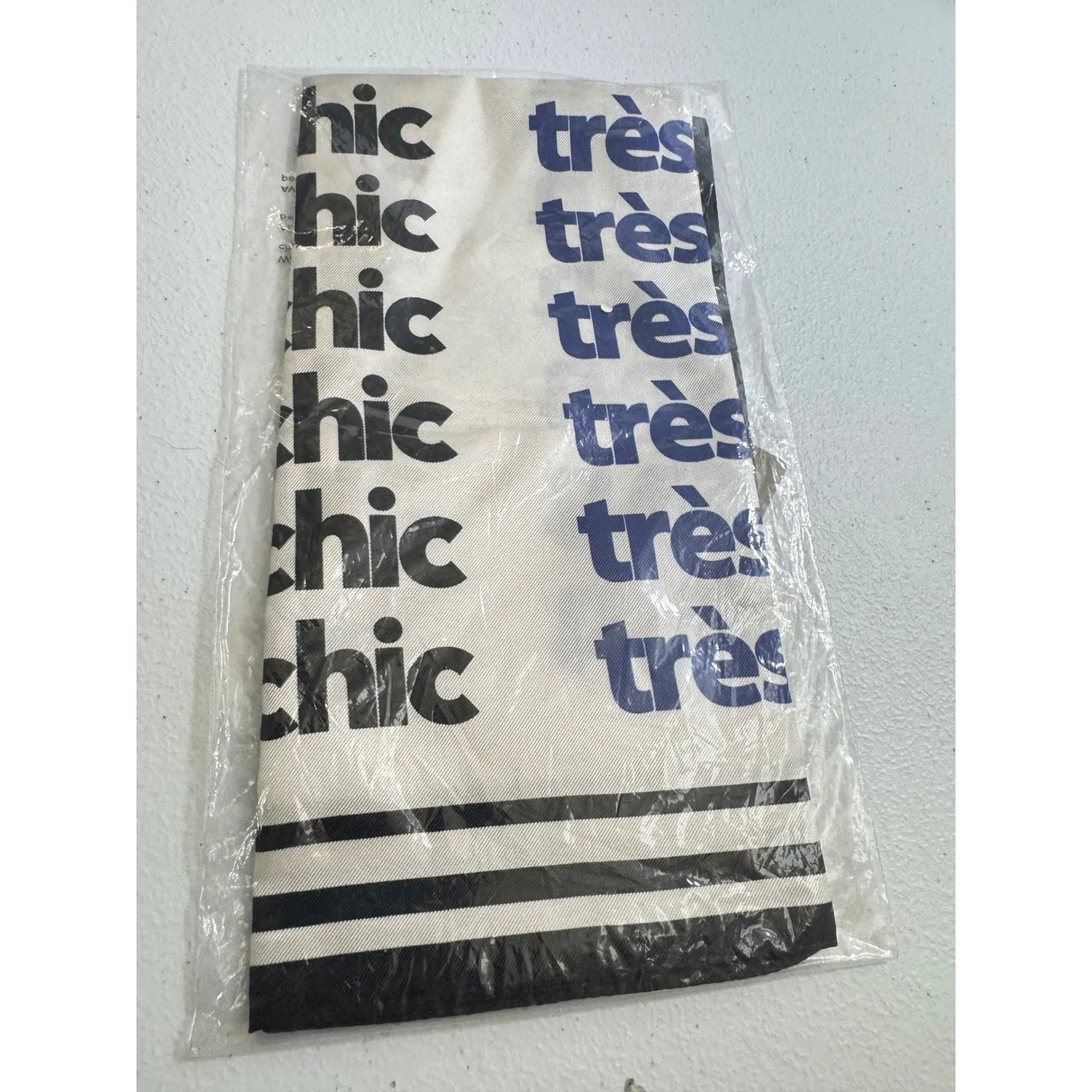 J Crew Italian Silk Bandana Scarf Très Chic Print Blue Black One Size OLD STOCK - Image 4