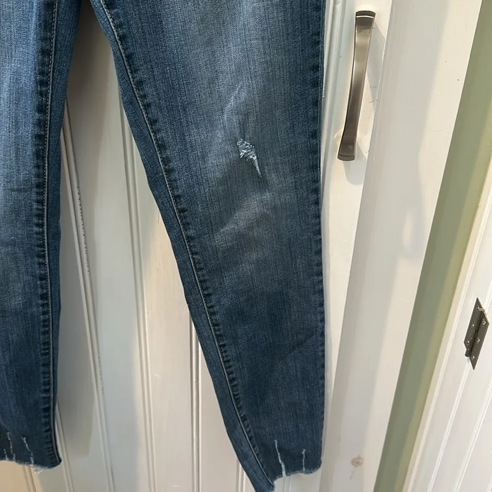 Denizen by Levi distressed jeans (size 2) - Image 4