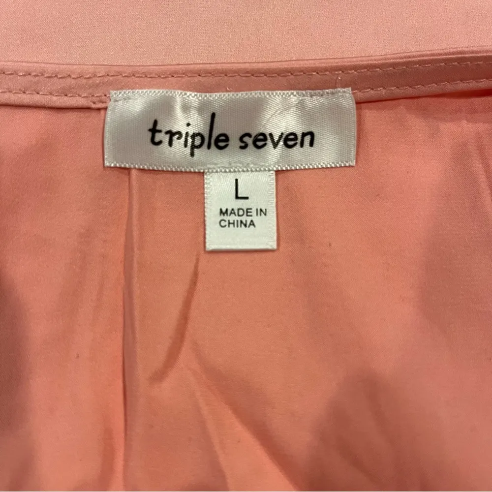 🌸NWOT TRIPLE SEVEN DEEP V - Image 7