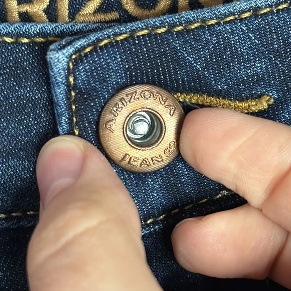 Arizona Jean Co distressed cuffed denim mini shorts size 11 - Image 7