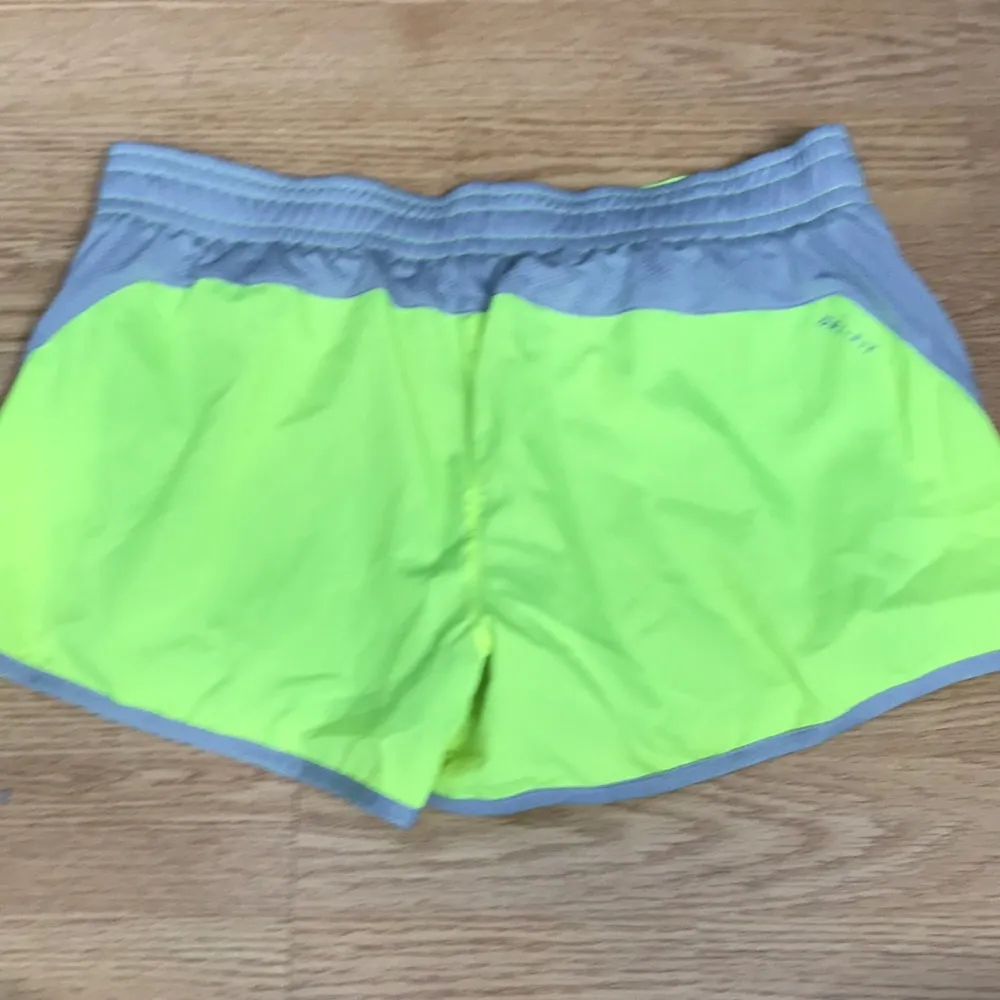 Nike neon yellow running shorts size medium NEW - Image 3