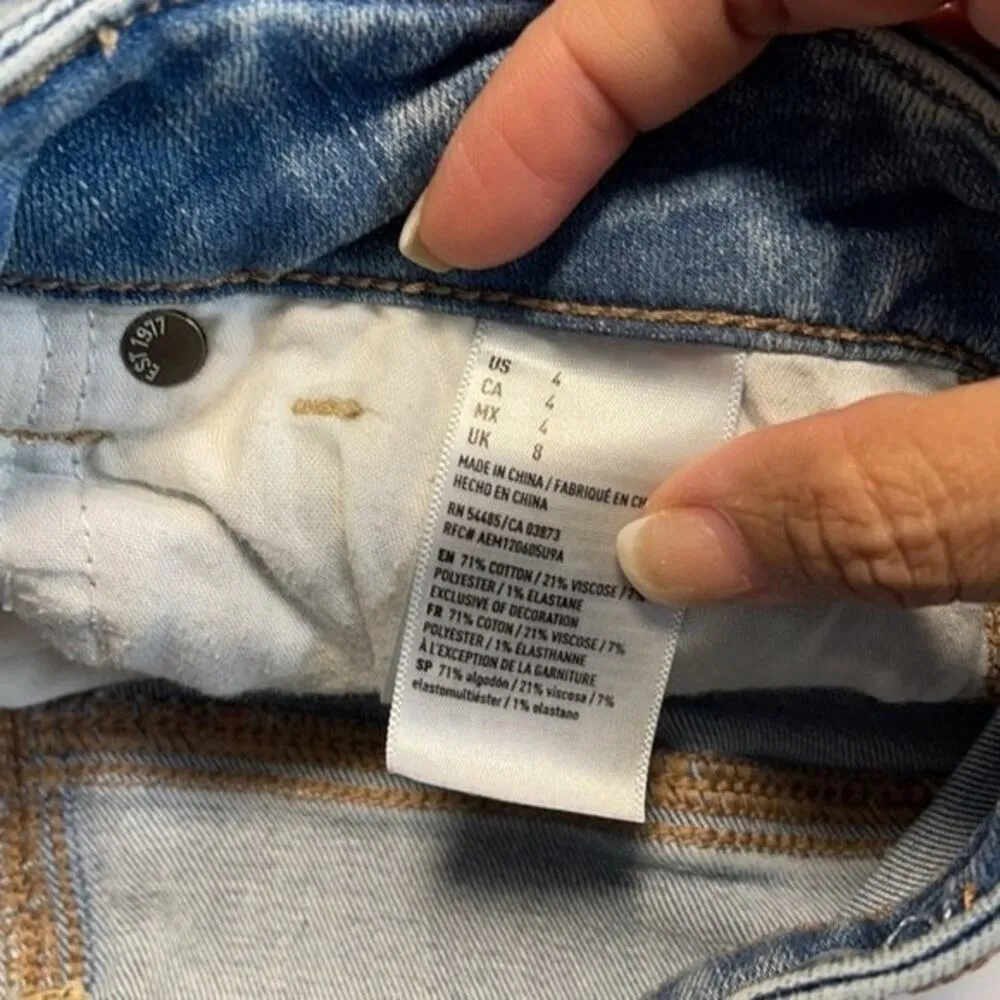 American Eagle Outfitters Hi Rise Shortie Size 4 Distressed - Image 5