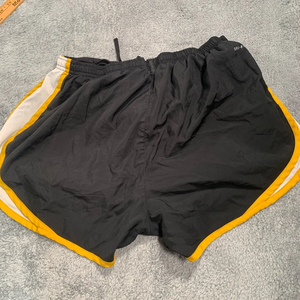 Nike dri-fit shorts mizzou large - Image 9