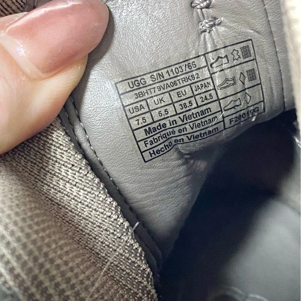 UGG Hazel Suede Leather Waterproof Lug Sole Booties Block Heel Boots size 7.5 - Image 7