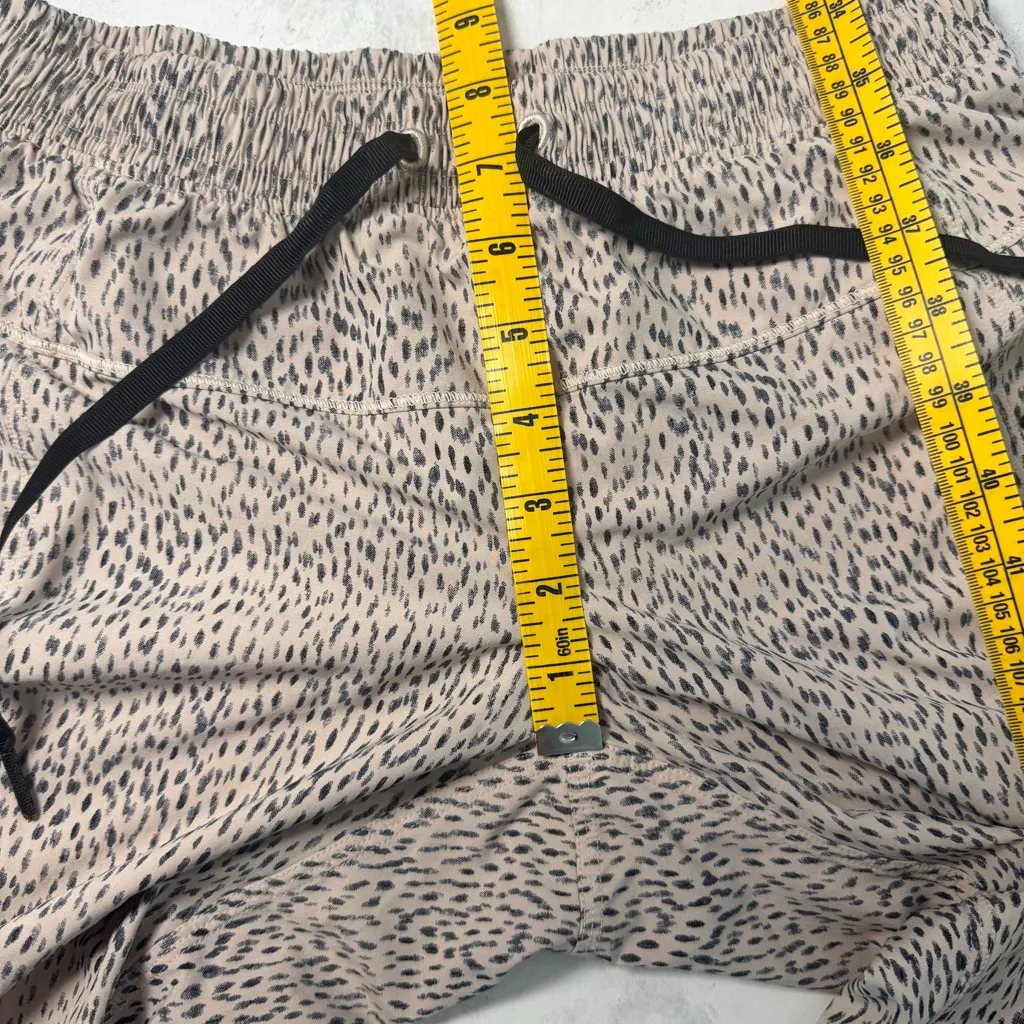 Lululemon Step Lively Crop Pants Size 4 Dottie Dash Grain Print - Image 6