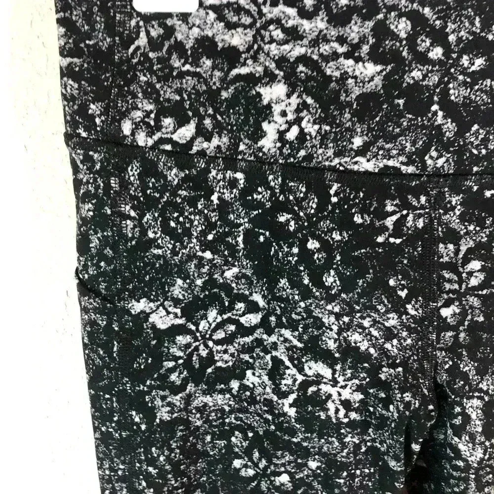 Lululemon Pace Rival Crop Achromatize Ice Grey Black sz 6 - Image 7