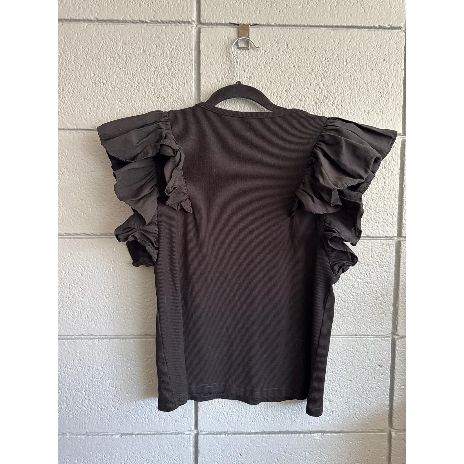 Tuckernuck Pomander Place Black Ruffle Rita Ruffle Top size M - Image 4