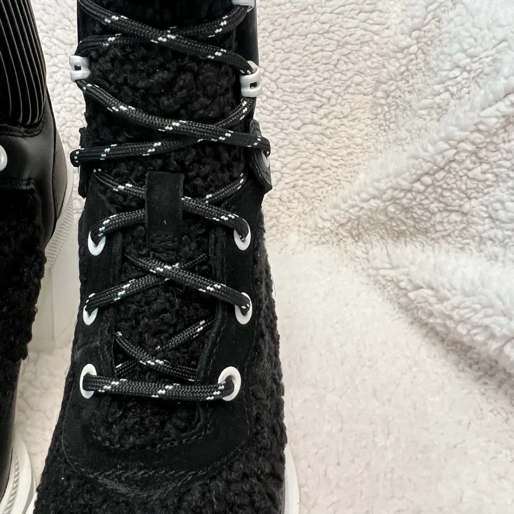 Brex leather & faux shearling block heel lace up bootie size 7 NIB combat - Image 4