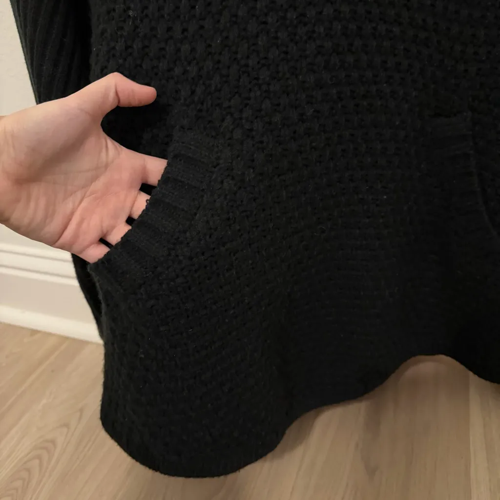 Doe & Rae  Black Knit Crew Neck Sweater - Image 2