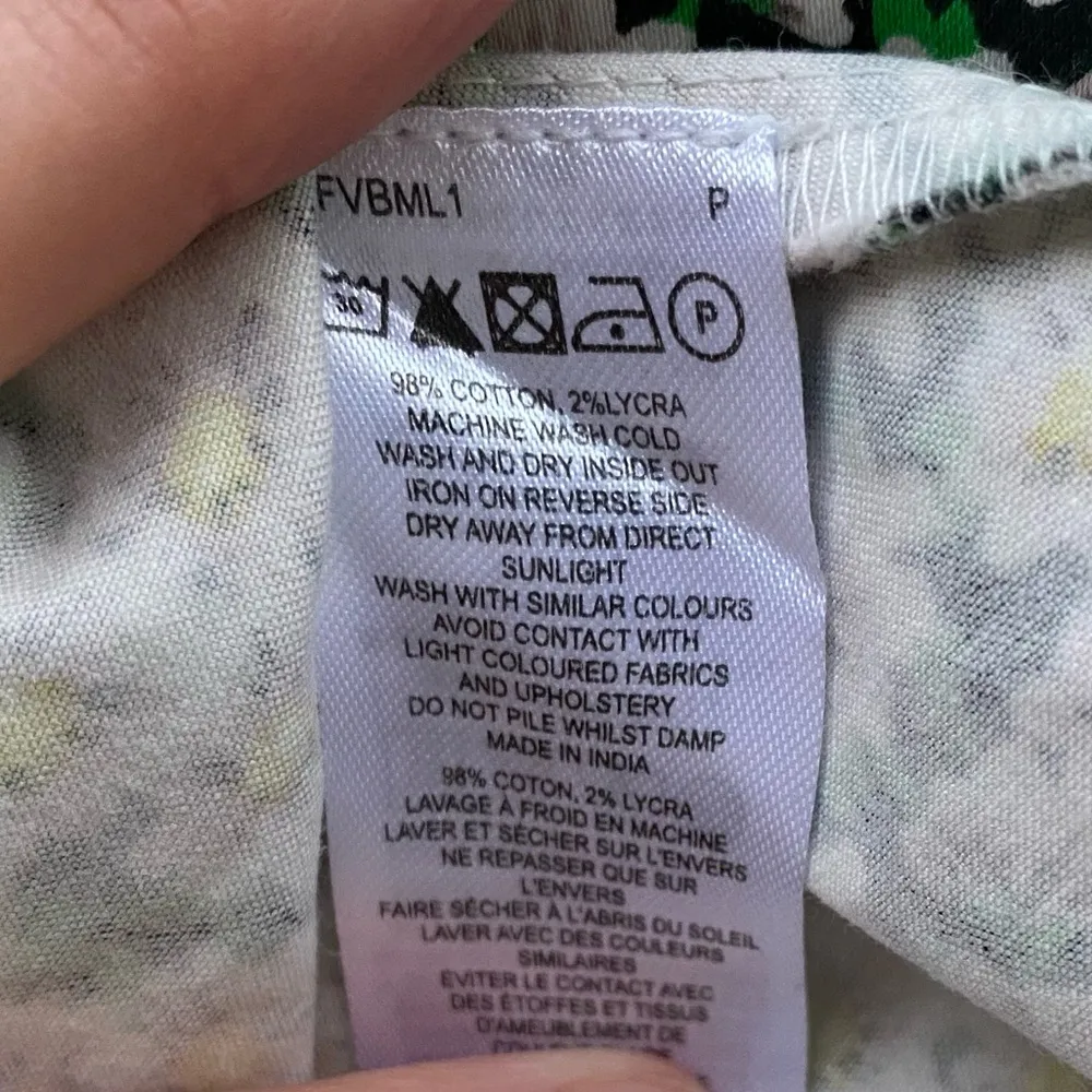 flower dress fit and flare size 4 sleeveless - Image 12