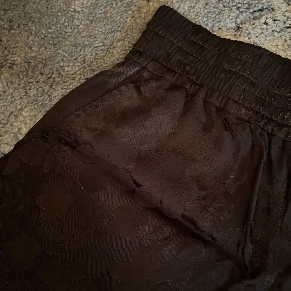 Alice + Olivia  Shorts - Image 6