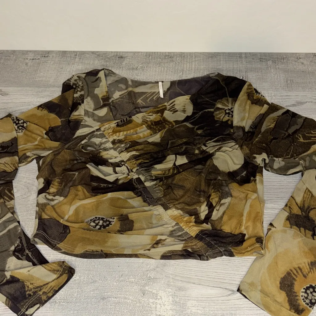 Free people Long Sleeve Blouse in Brown and Tan /size large - Image 6