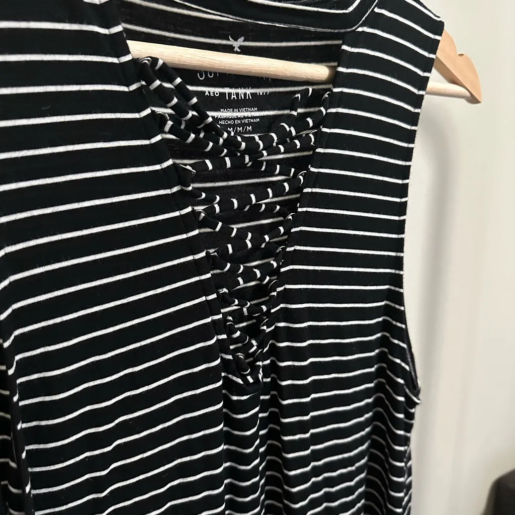 American Eagle Soft and Sexy Black and White Striped V-neck Tank Top size medium - Image 3