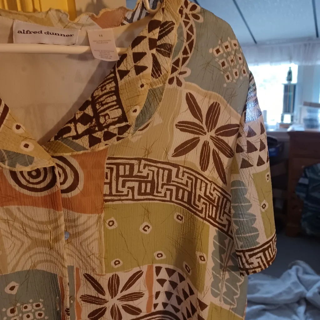 Alfred Dunner Tropical Tribal Sz 14 Sheer Blouse Button Down Short Sleev… Green - Image 4