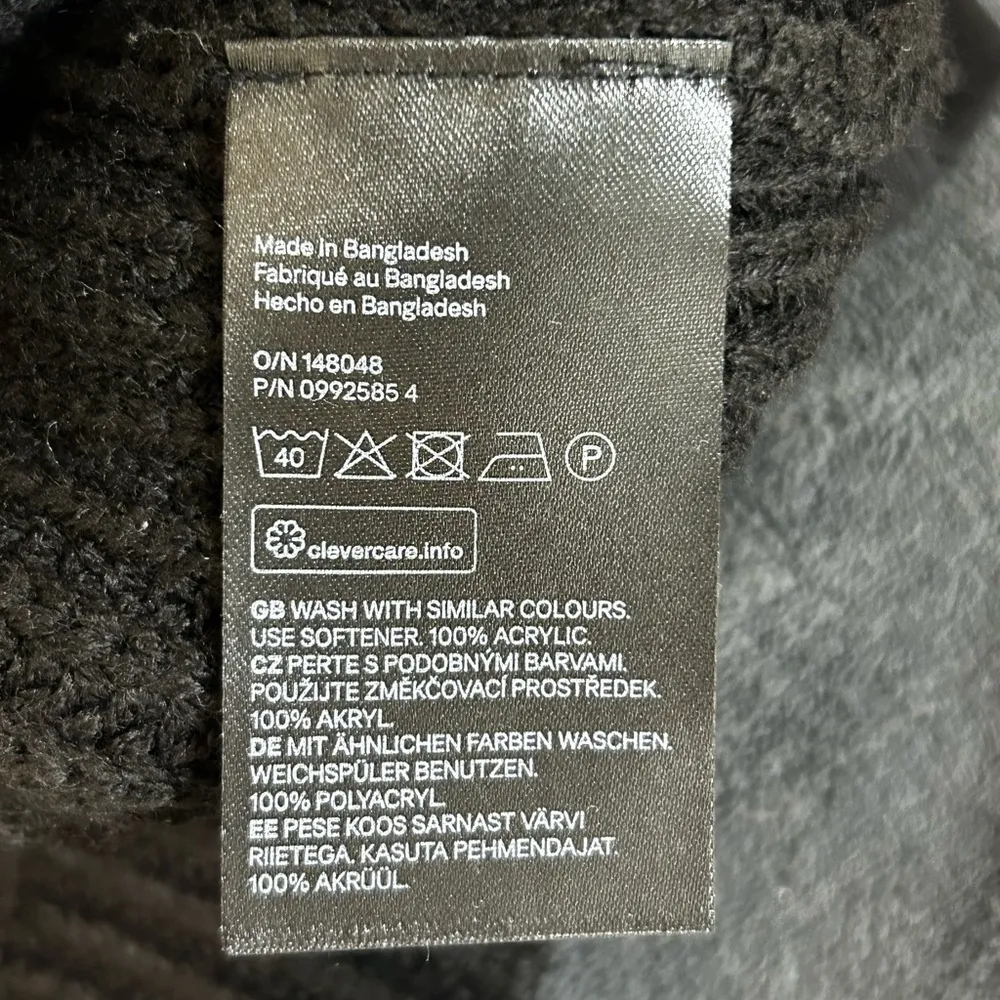 H&M  Divided Wide Sweater Vest - Black - Image 3