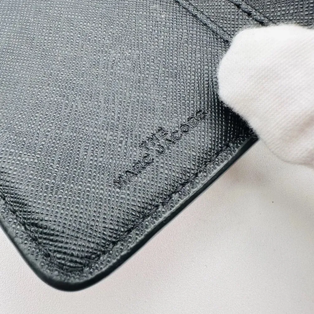 Marc Jacob’s small zip wallet EUC - Image 7