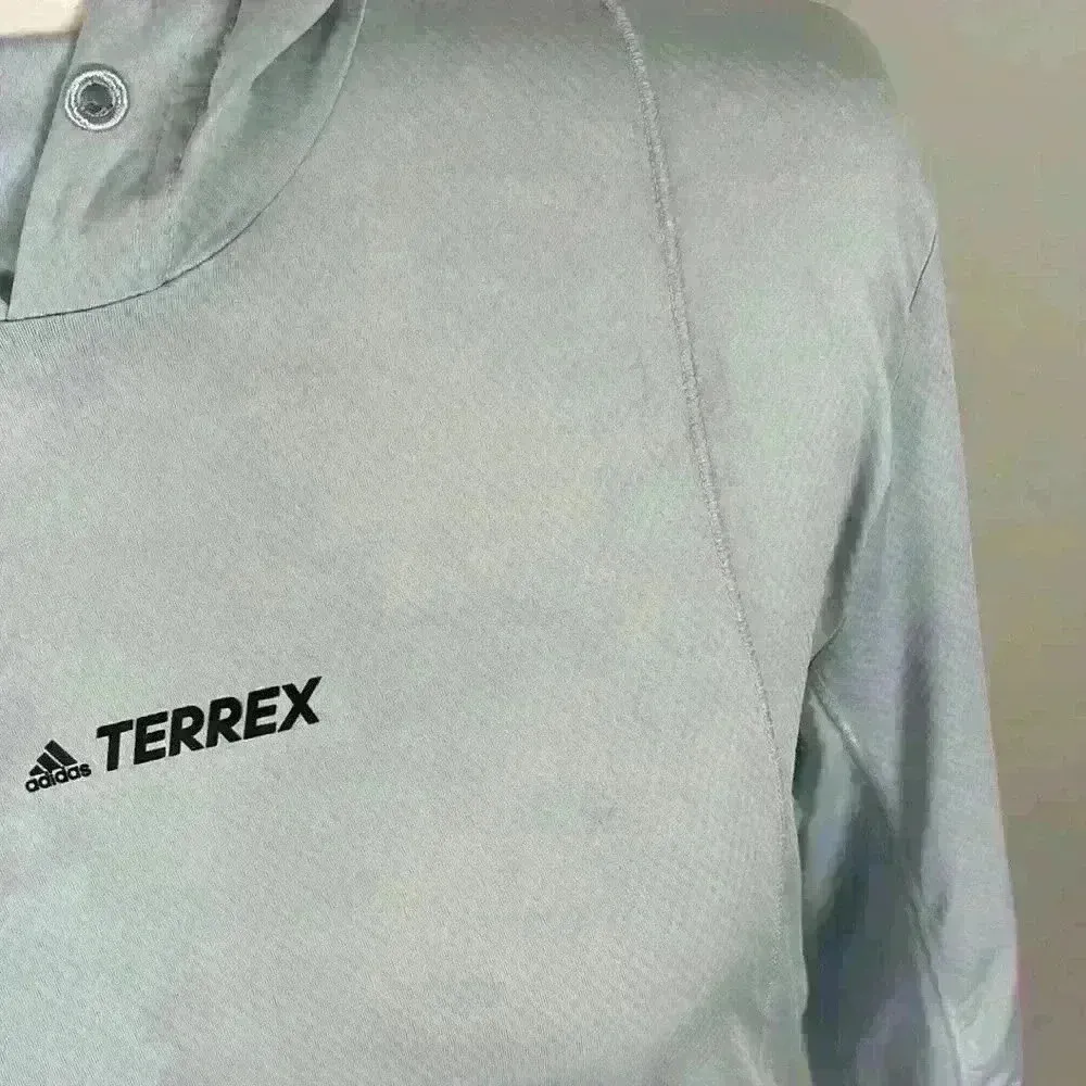 Adidas Terrex Long Sleeve Hiking Top Size M - Image 5