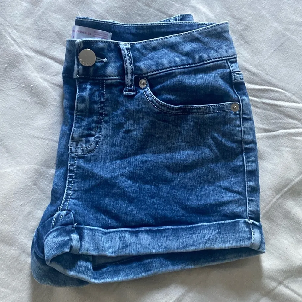 NOBO Shorts cuffed mid rise back pockets size 9 juniors 8 ladies - Image 5