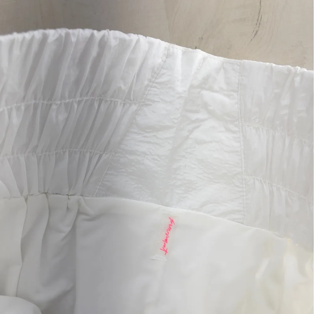 nwt FREE PEOPLE MOVEMENT the way home smocked shorts workout white M travel - Image 3