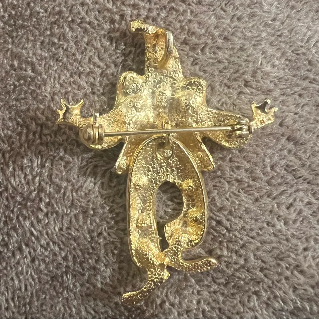 Vtg Swivel Clown Beige Enamel with Red Dots Pin Movable Legs Clown Brooch Pin - Image 2