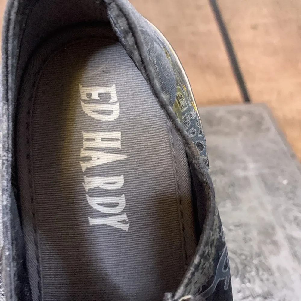 Vintage Ed Hardy Low Top Sneakers in Silver Glitter Snakeskin Print Size 6 - Image 9