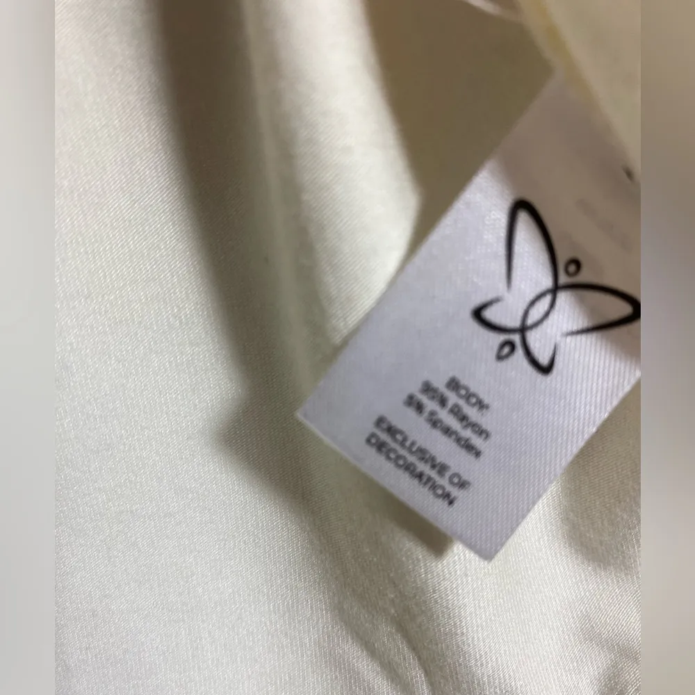 Laila Ali Women’s M Cream Graphic Tee Empowerment Boxer Power Stance Black Size M - Image 5