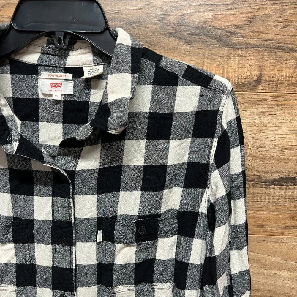 Levis boyfriend fit plaid button down xl - Image 2