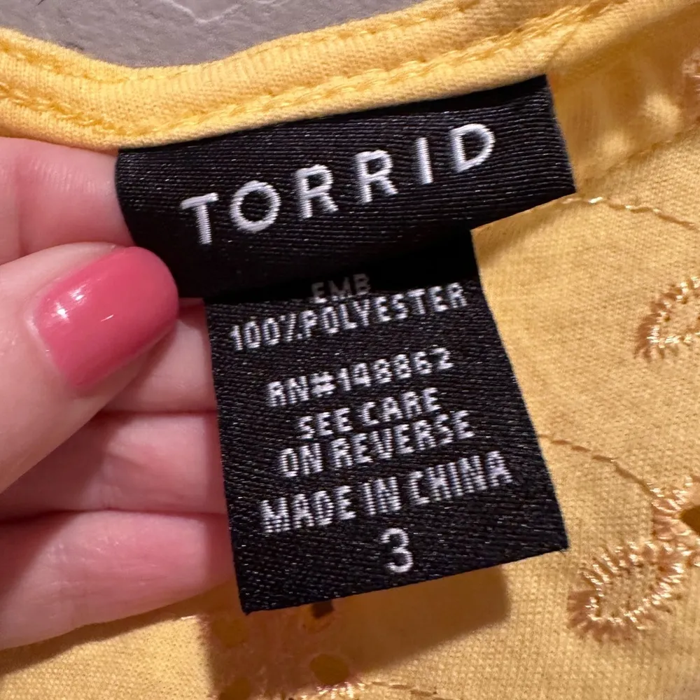 Torrid Butter Yellow Floral Eyelet Cami Tank Top Blouse Size 3X Adjustable‎ - Image 4
