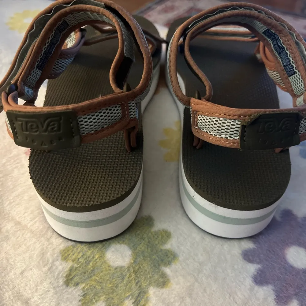 TEVA Platform Universal Mesh Print Olive Sea Foam NWOT Size 11 Woman’s - Image 4