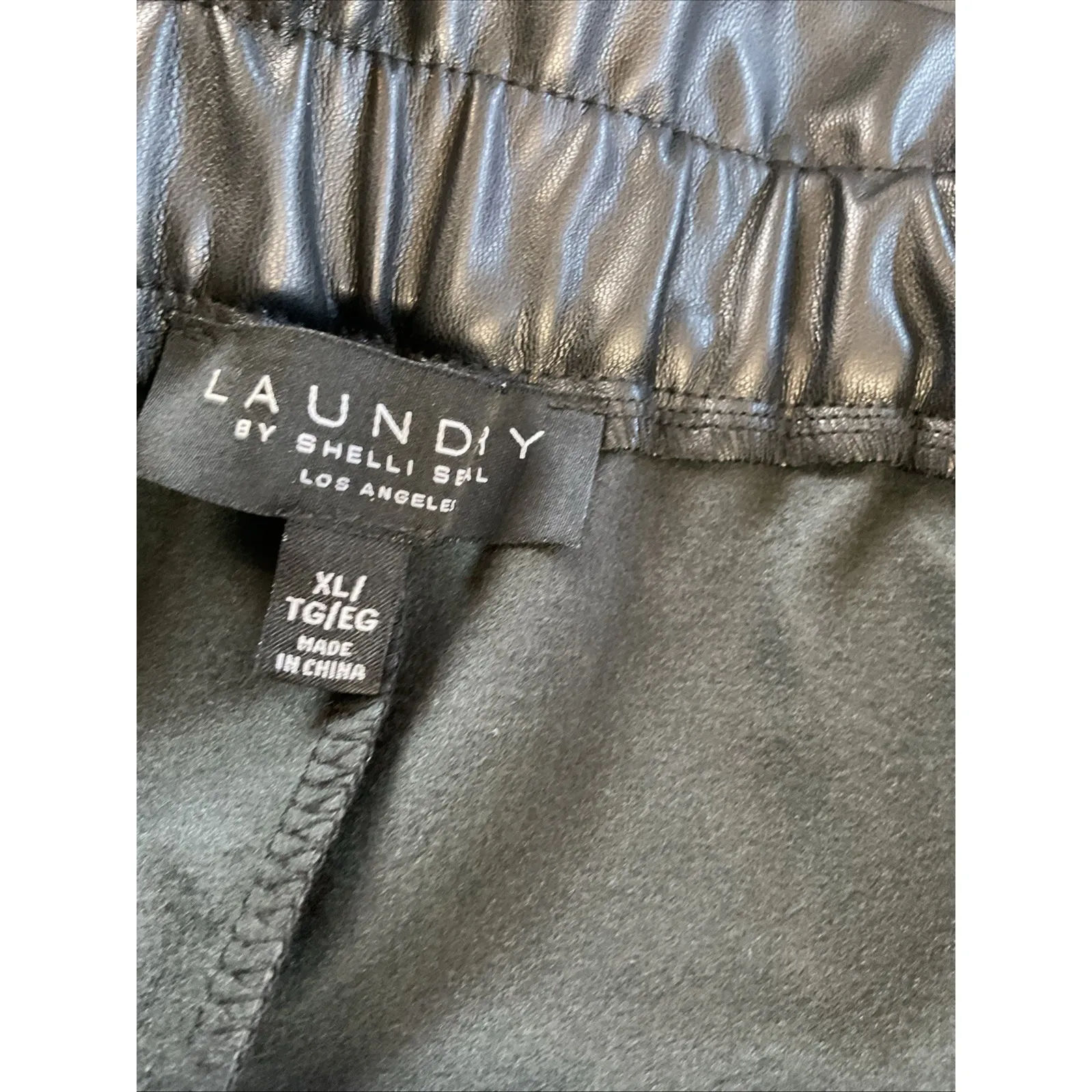 LAUNDRY by Shelli Segal Vegan Leather Paperbag Waist‎ Shorts Size XL - Image 7