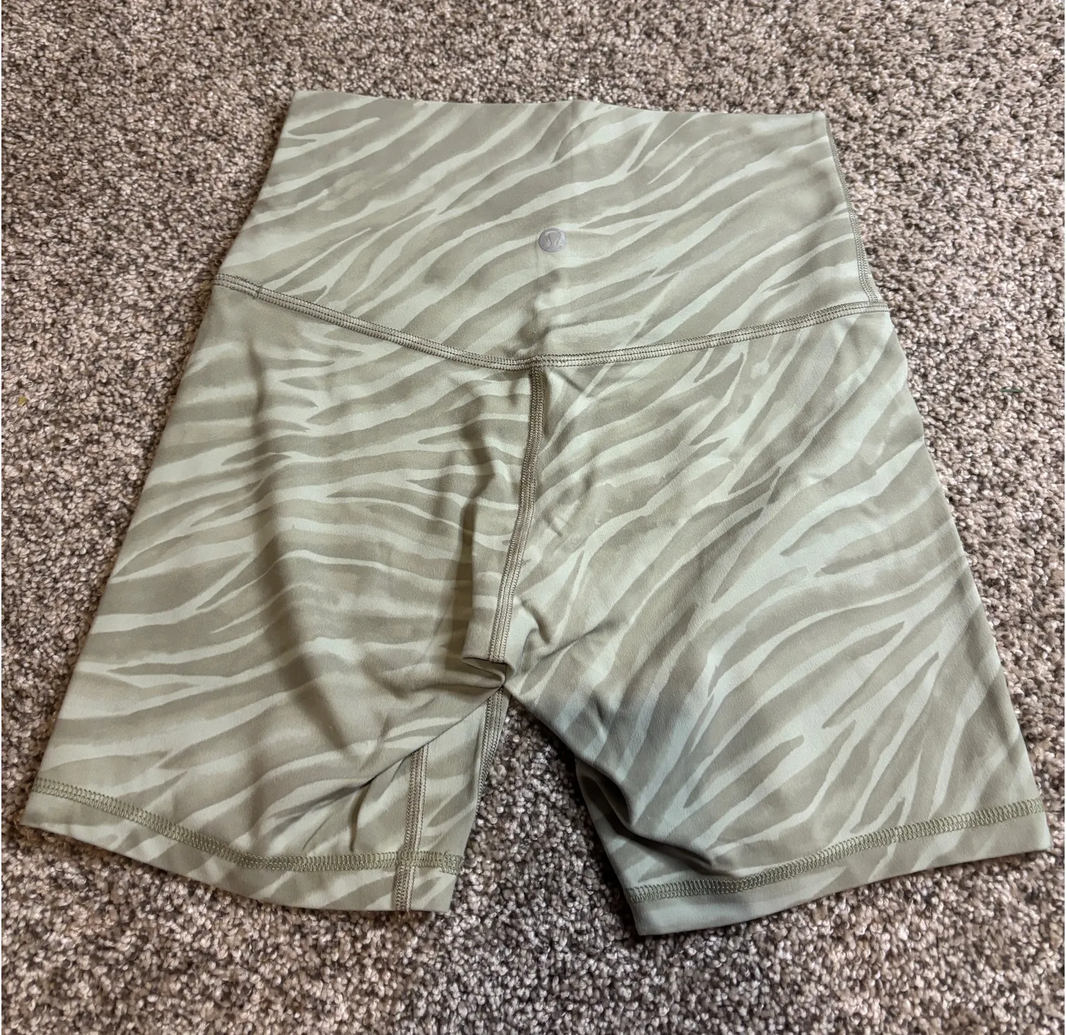 Lululemon  Biker Shorts Align 4 6" - Image 2