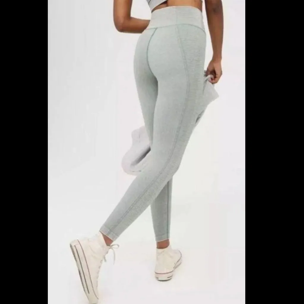 Aerie Offline Seamless Ribbed Overcast Green High Rise Cropped Leggings Small - Image 3