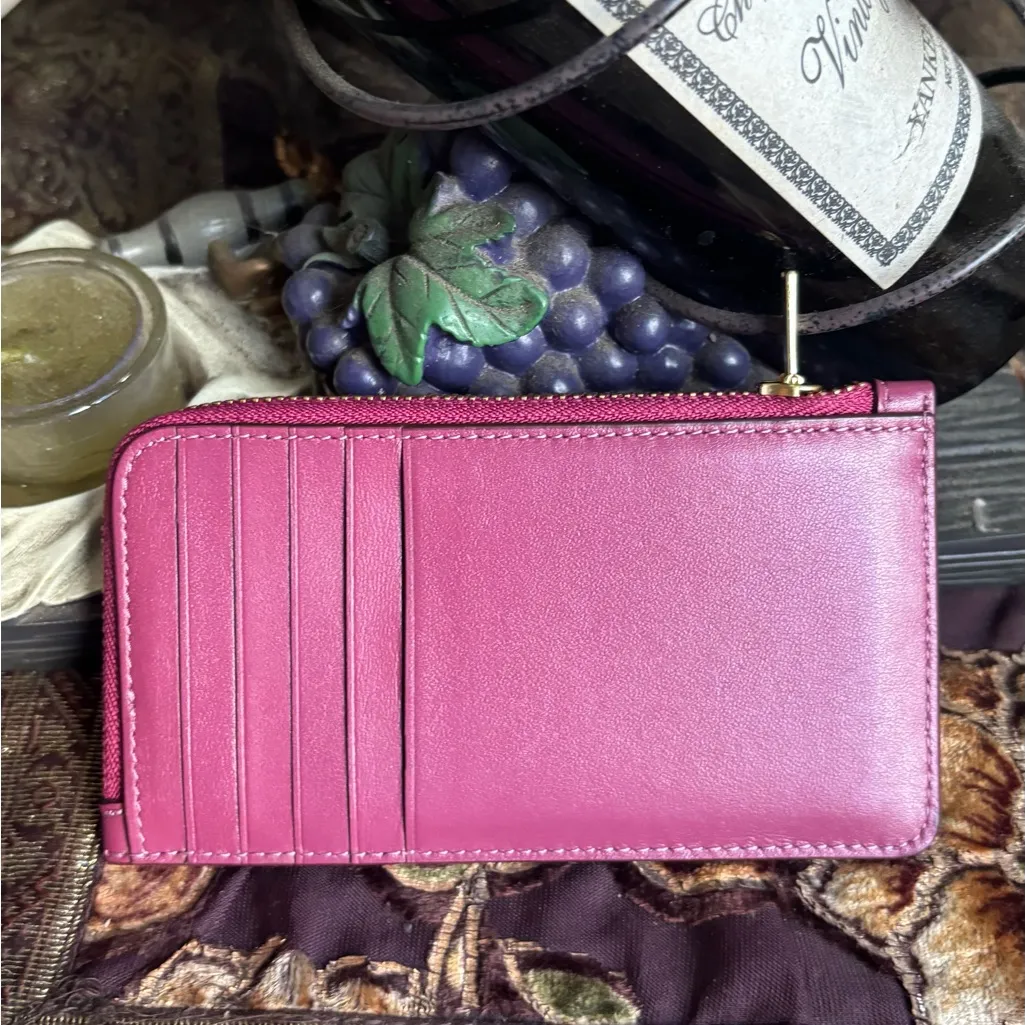 Authentic COACH 1941 calf leather zip around card holder - Image 3