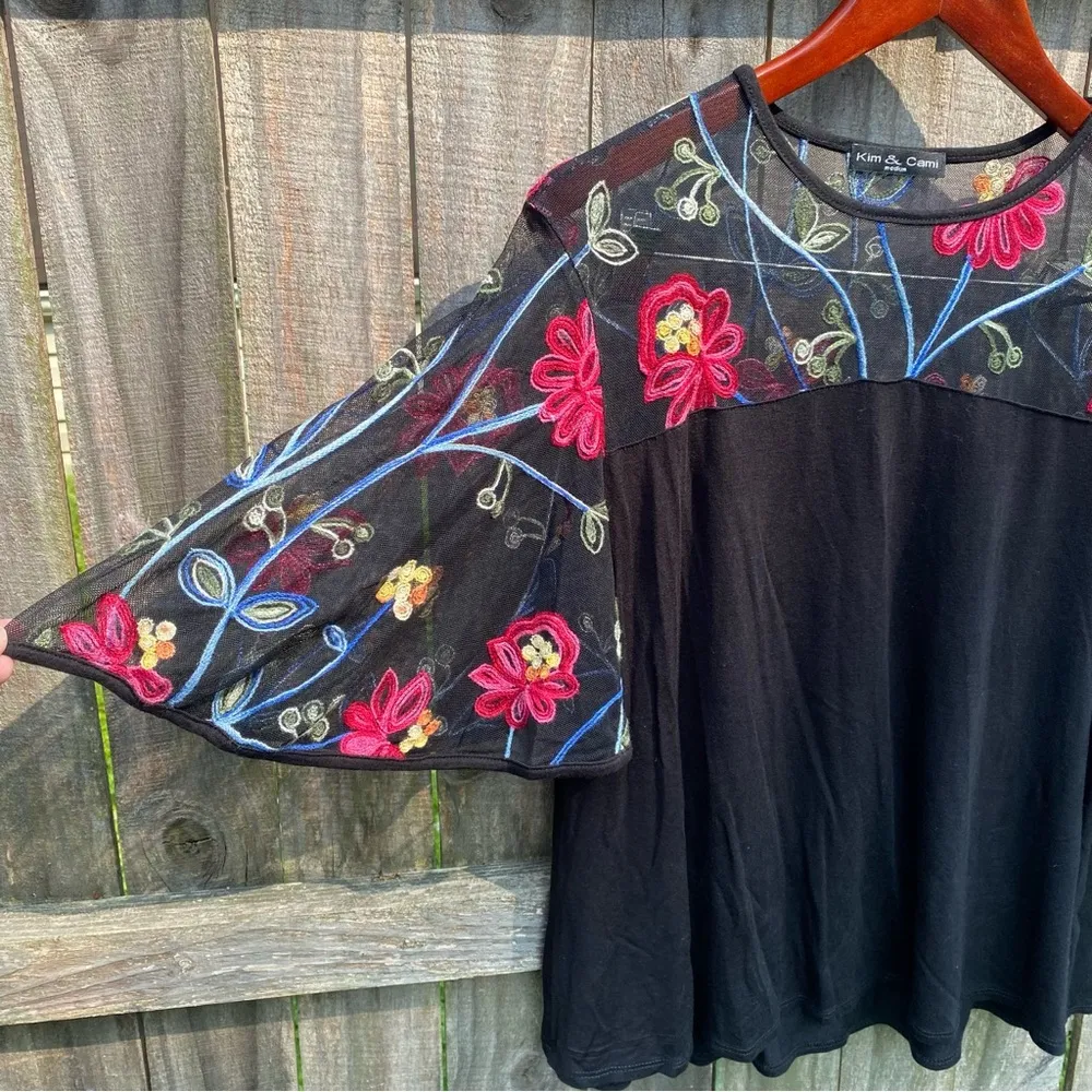 Kim & Cami Mesh Shoulder Floral Embroidered Top Black Size M - Image 2