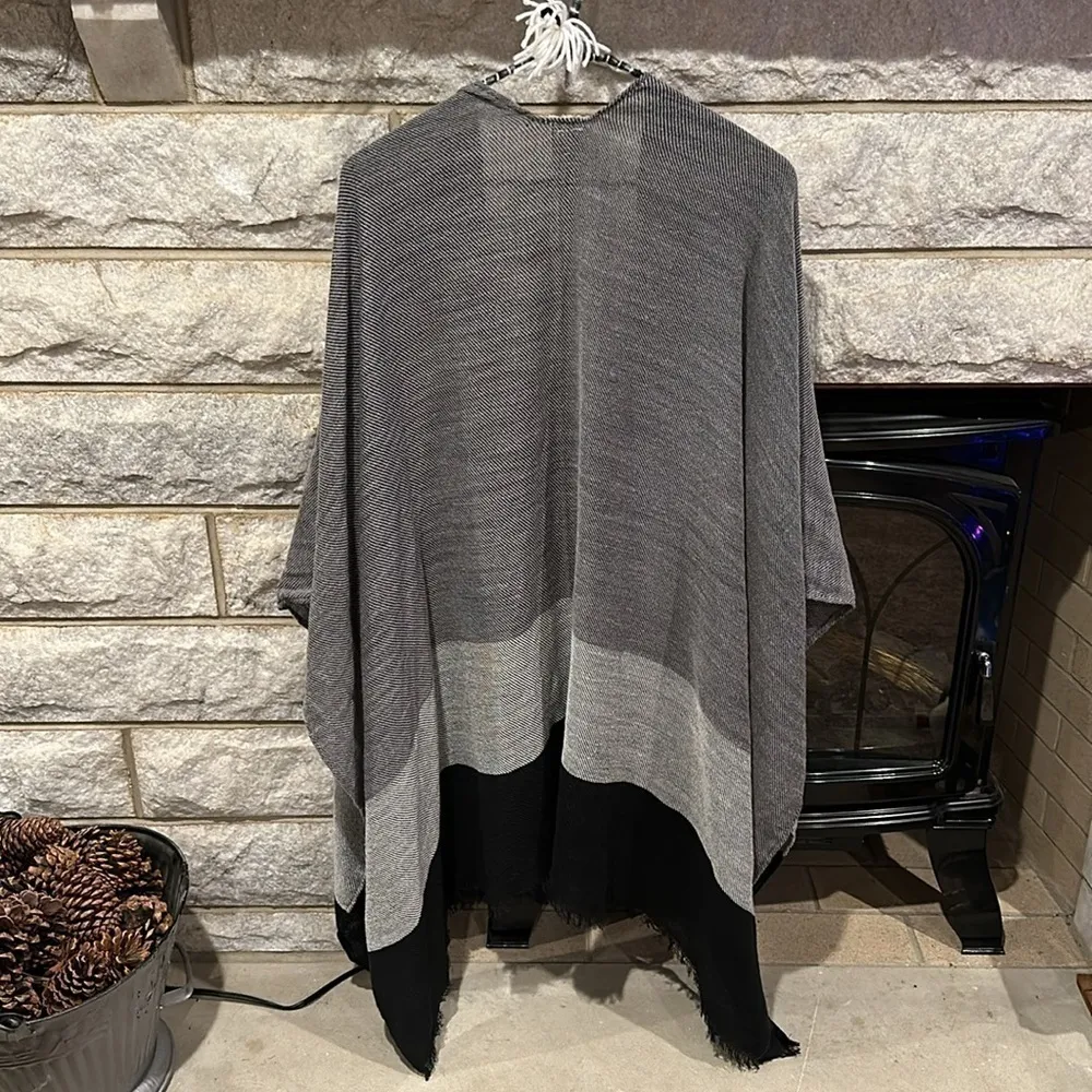 CJ Banks cape gray black one size Size undefined - Image 6