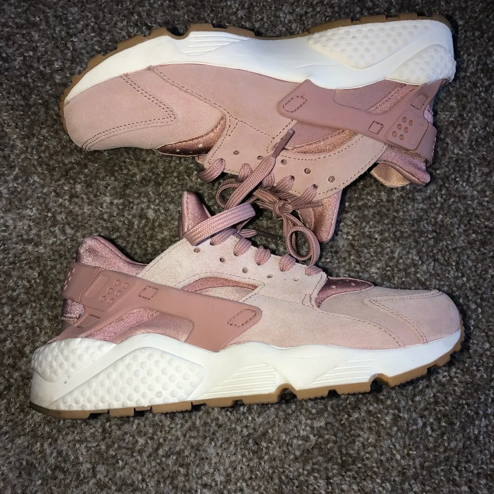 Nike 🆕  Huarache Women’s Sneaker - Image 2