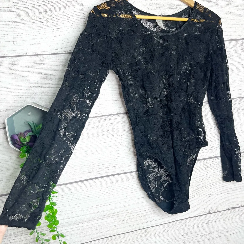 Victoria’s Secret Sheer Black Floral Lace Long Sleeve Bodysuit Size Medium - Image 2