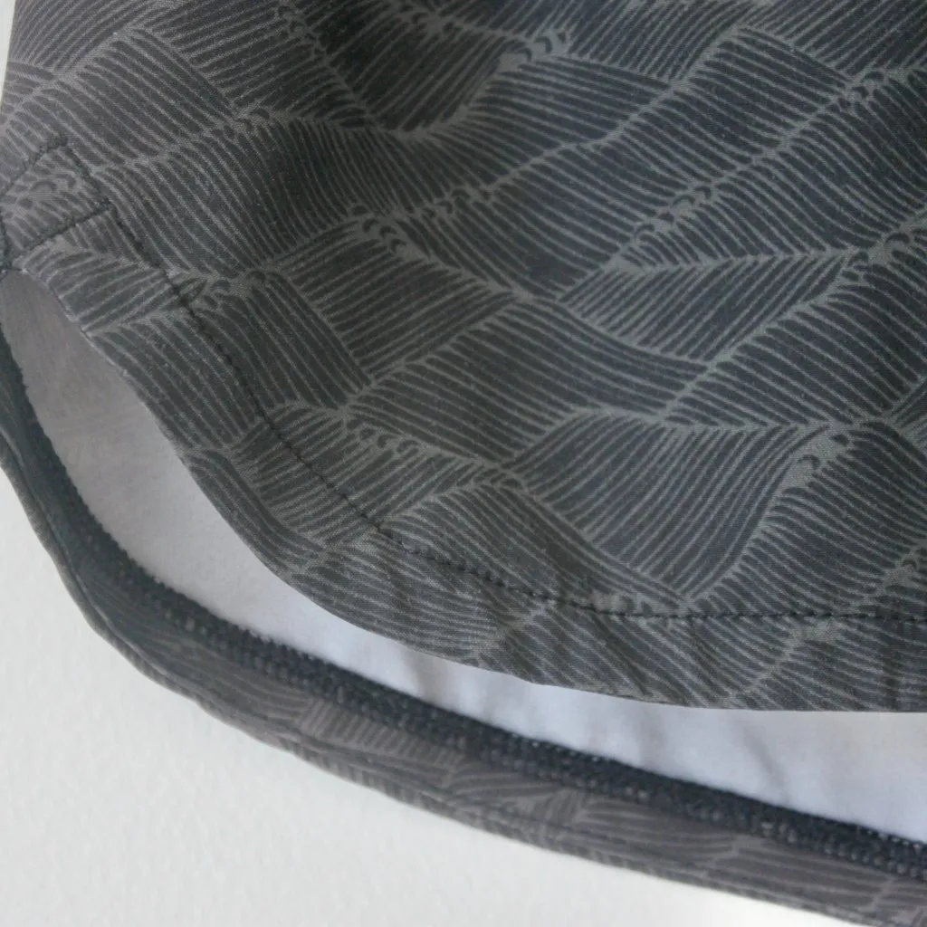 Vuori Charcoal Grey Athletic Athleisure Casual Shorts with Pocket Extra Small - Image 3