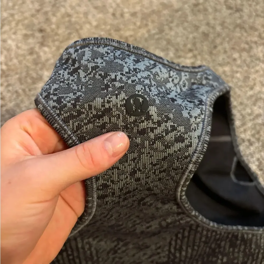 Ebb to Train Bra Pattern Mixing Black / Rhino Grey - Image 4