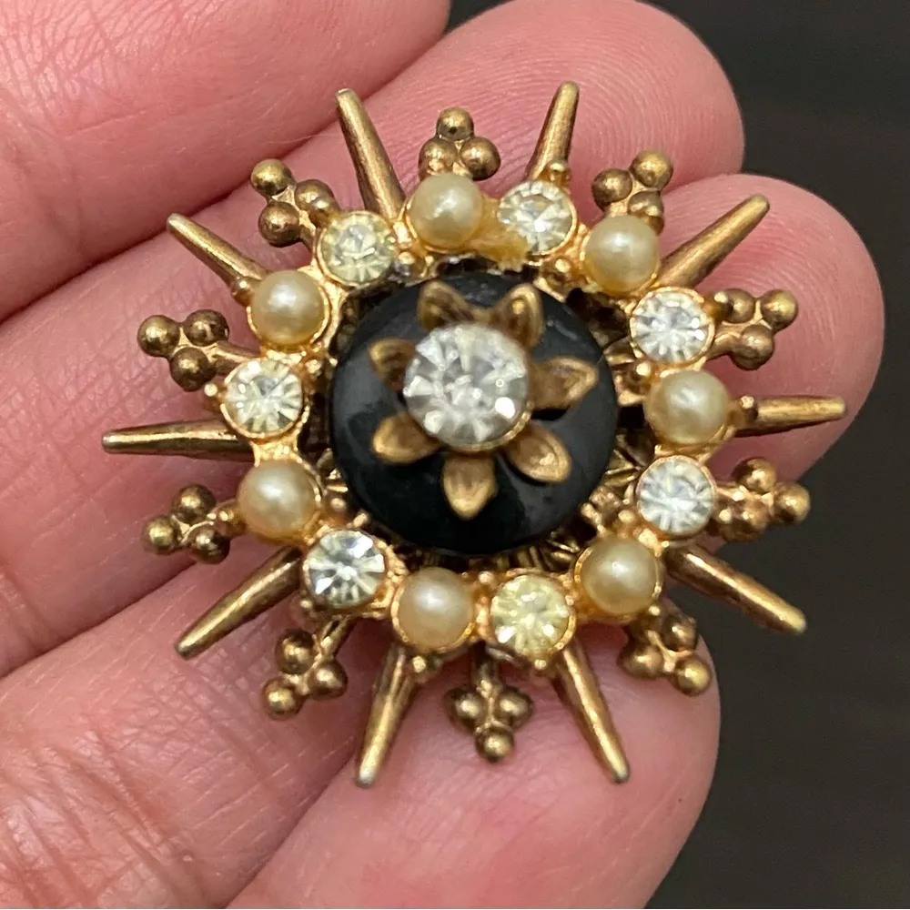 Vintage Unsigned Faux Pearl & Rhinestones Starburst Brooch - Image 11
