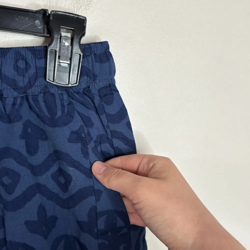 Vineyard vines Deep bay burnout pull on shorts navy boho print embroidery sz M - Image 4