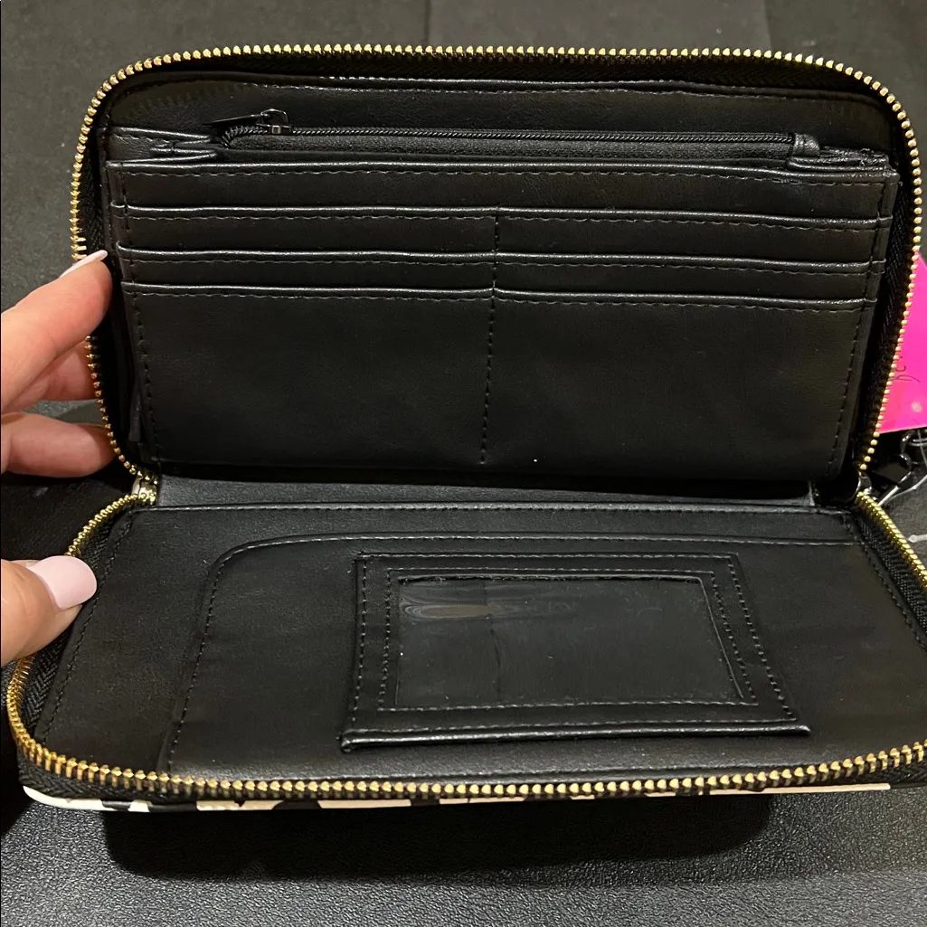 Betsey Johnson | Western/Leopard Motif Heart Pattern Wristlet/Wallet - Image 8