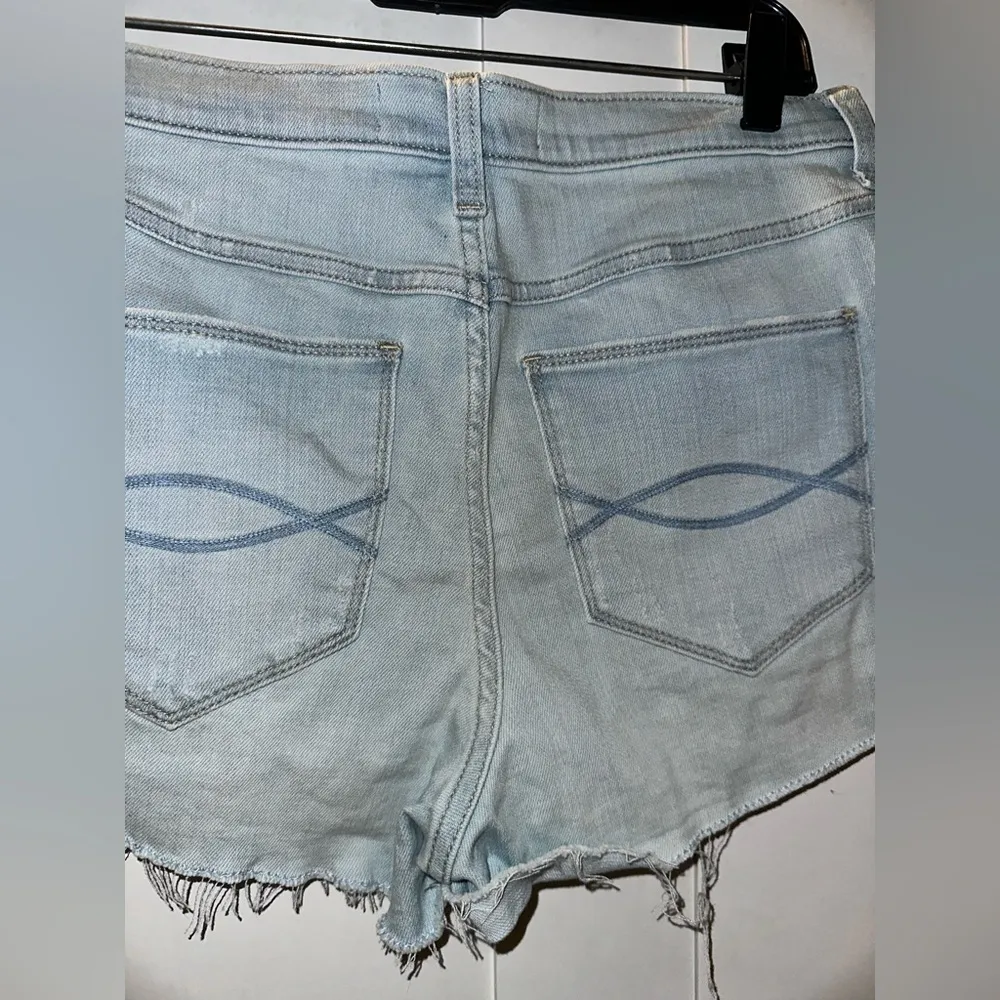 Abercrombie & Fitch High Rise Raw Hem Jean Shorts In Light Wash - Image 3