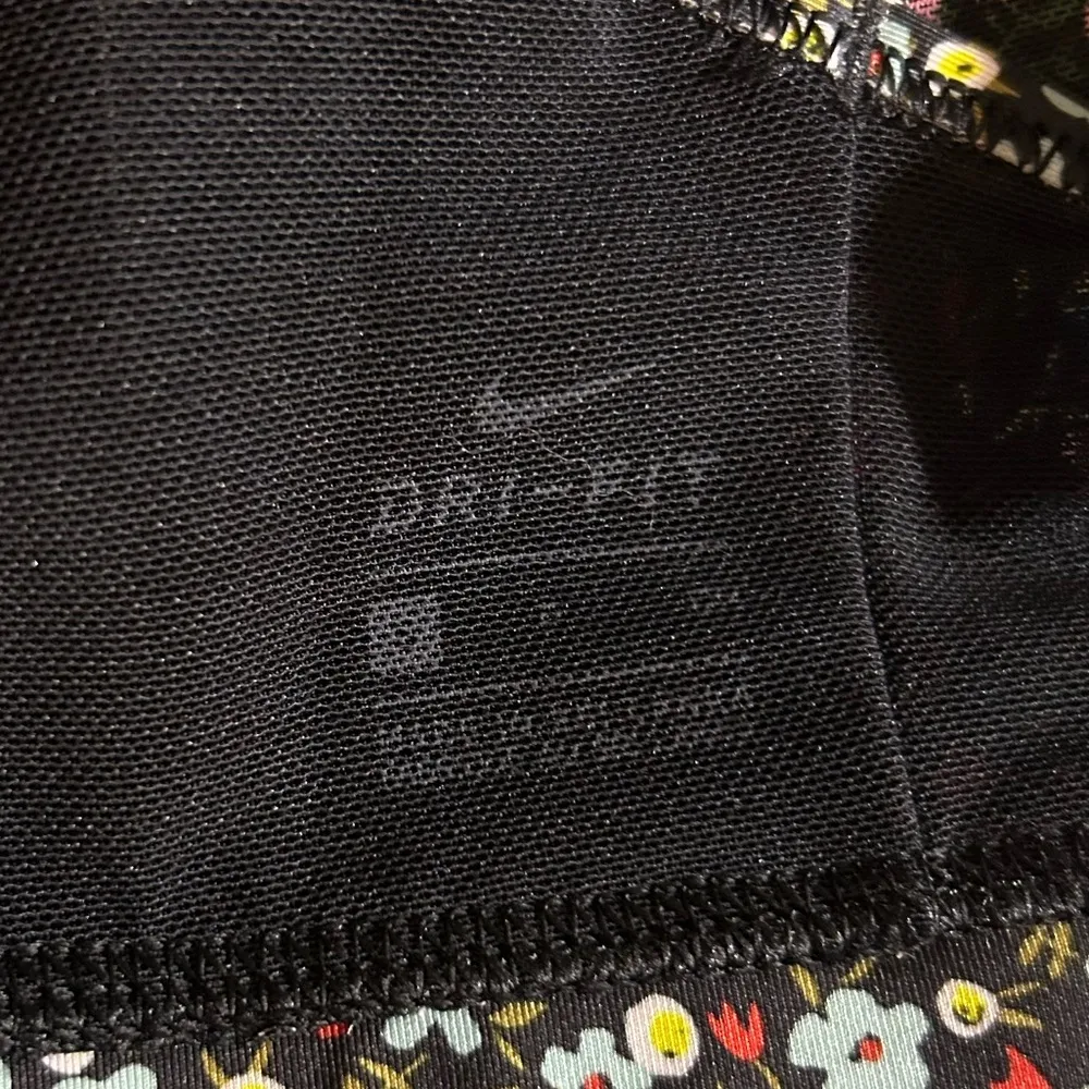 Nike Swoosh Printed Medium-Support Sports Bra Size Small - Image 9