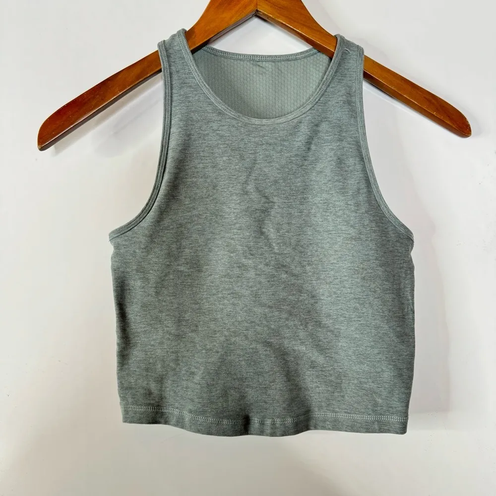 Vuori Women’s Elevation Plyo Tank Size Xsmall - Image 3