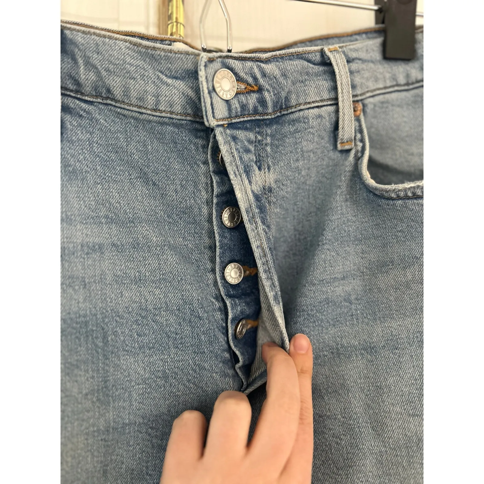 Agolde Riley Crop Light Wash Frayed Hem Straight Leg Jeans - Image 3