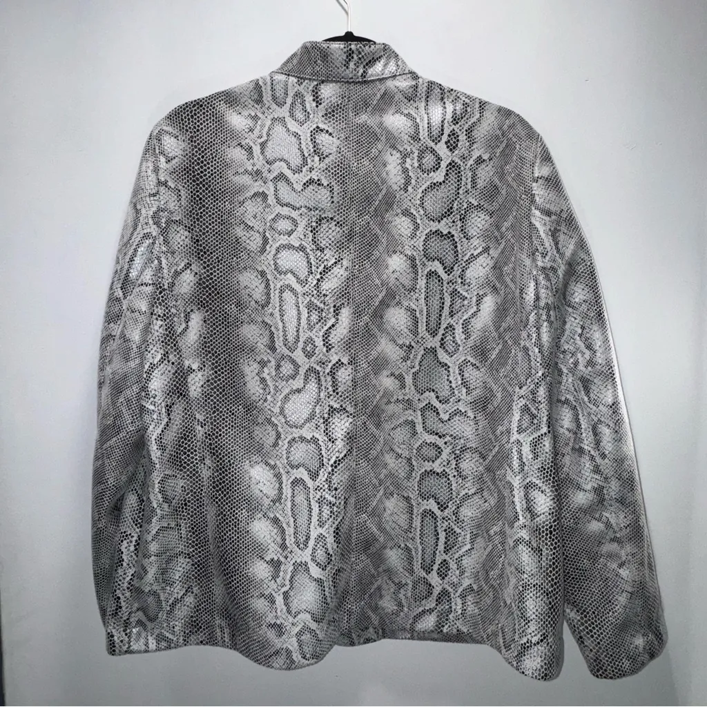 Alfred Dunner‎ Faux Leather Snakeskin Fashion Jacket Silver/Gray/White Size 16 - Image 5