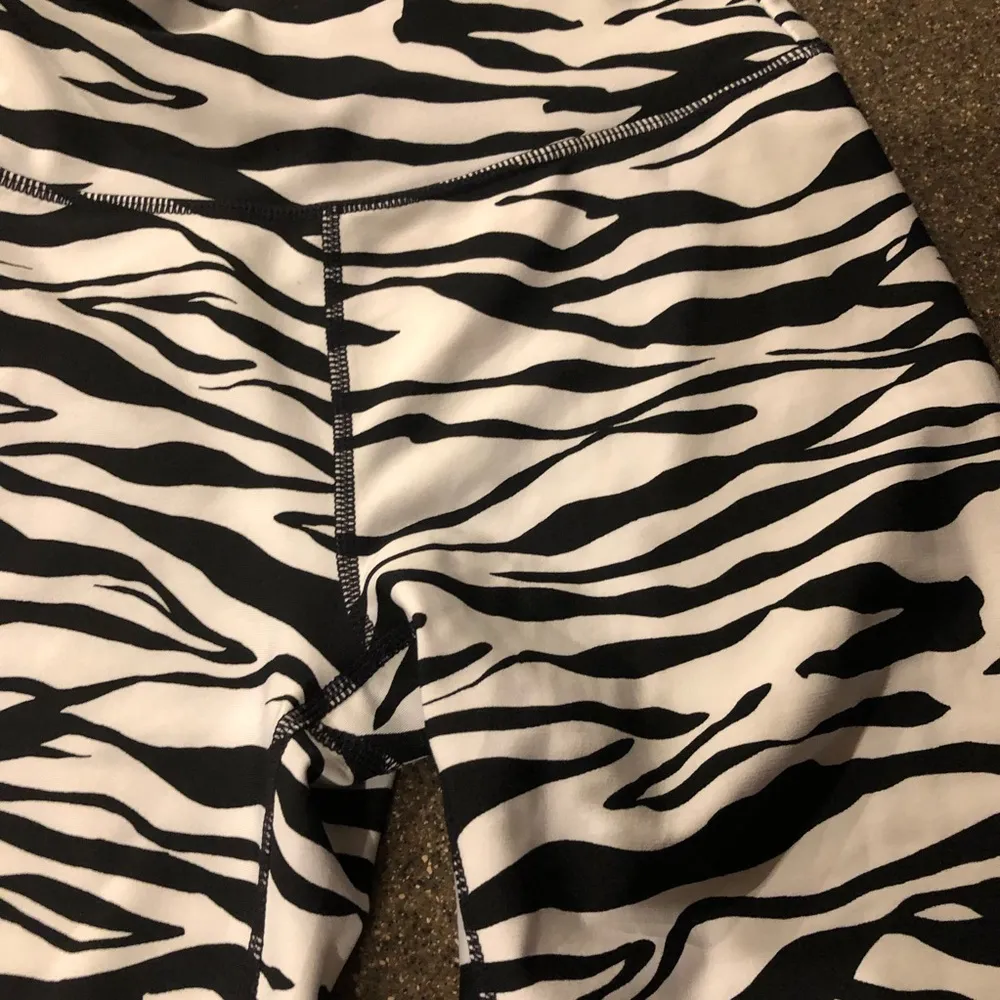 DKNY zebra shorts - Image 4