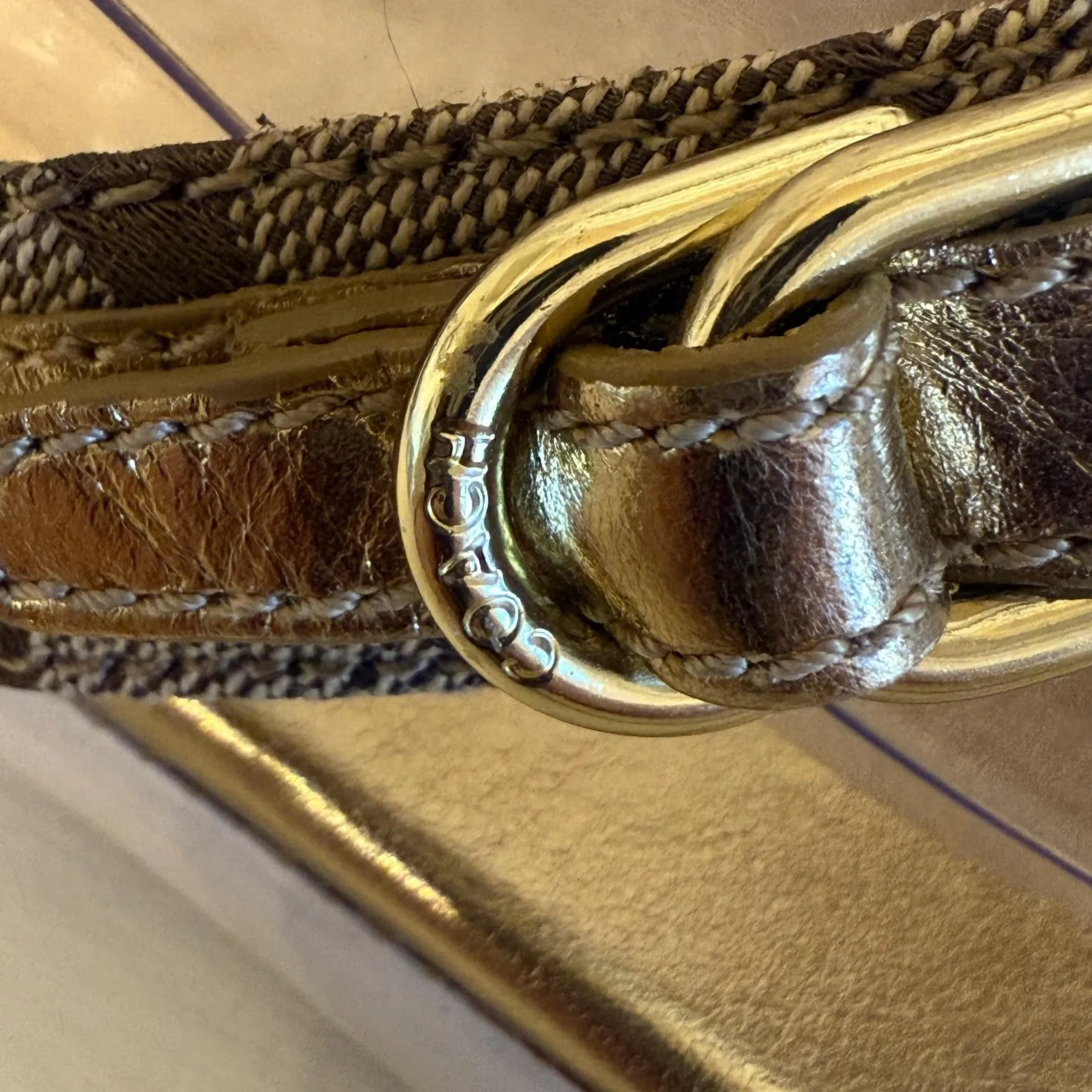 Coach Lyndsey Sandals Womens Size 9.5 Gold Leather Thong Flip Flop Logo Shoes - Image 11